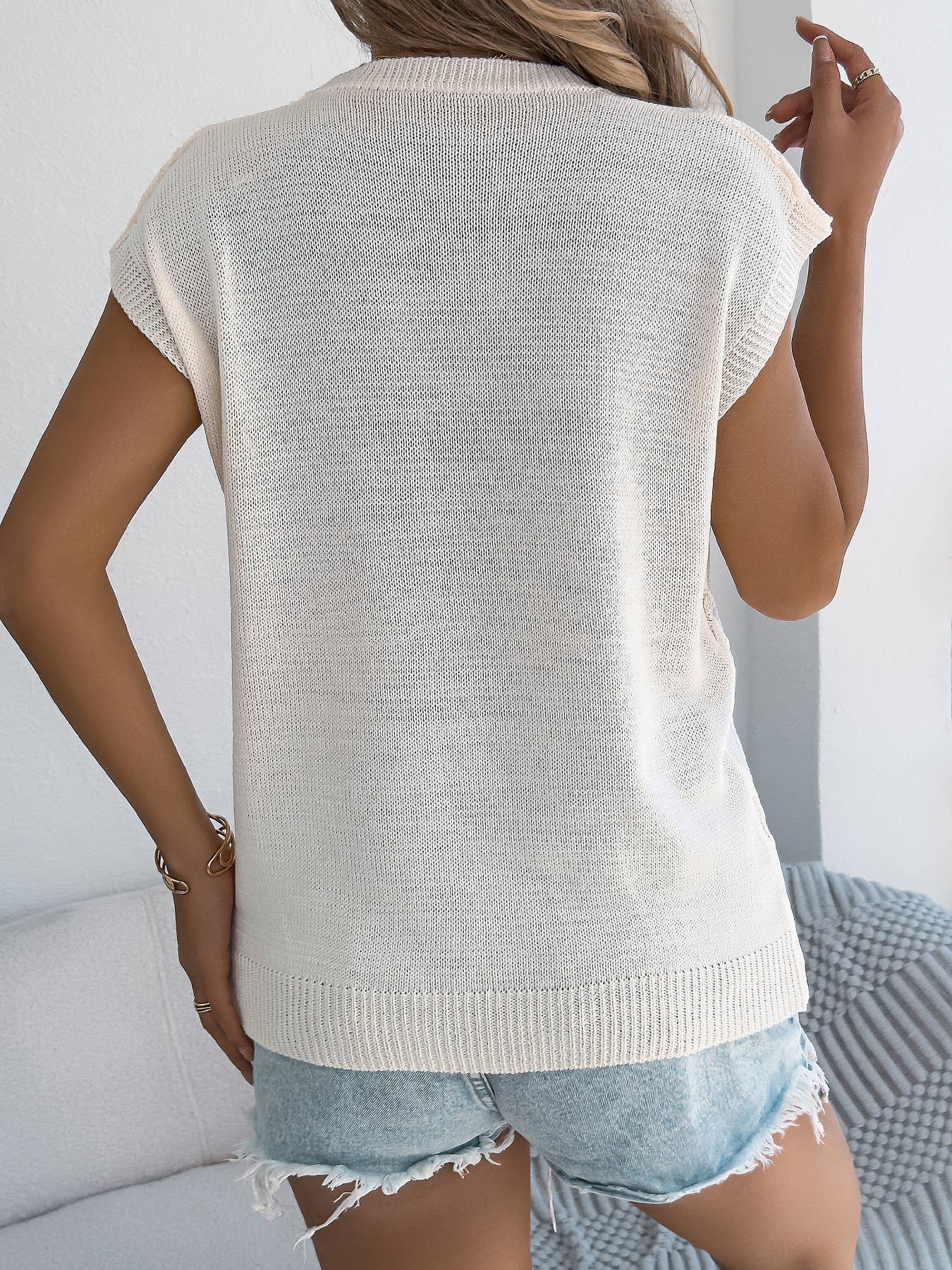 Sleeveless Cable Knit Textured Pullover Top: Beige