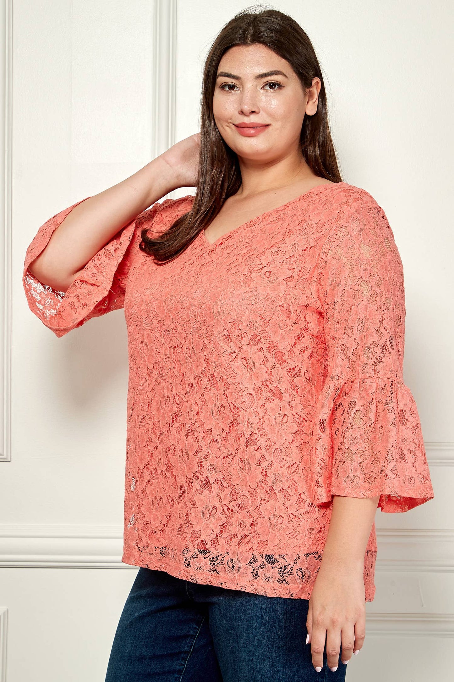 PLUS SIZE V- NECK ELBOW SLEEVE LACE TOP