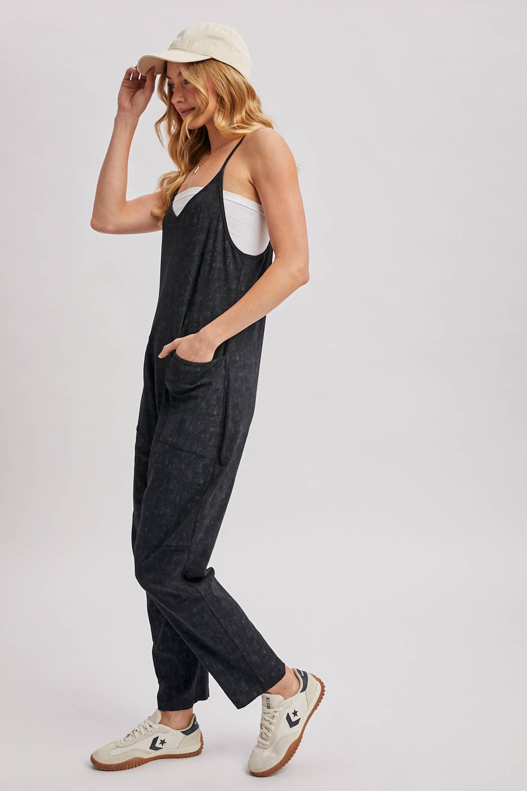 SLEEVELESS JUMPSUIT