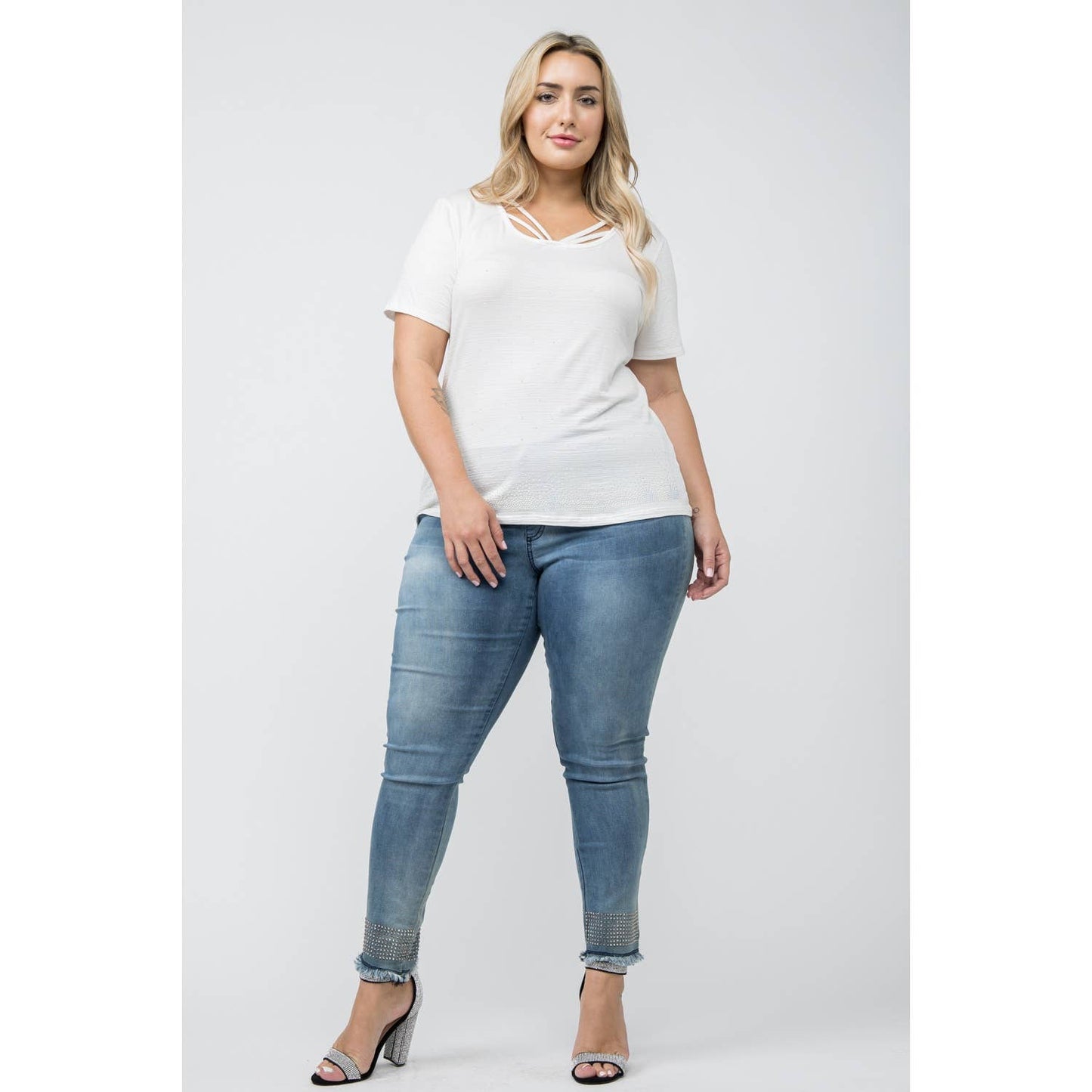 PLUS SIZE SHORT SLEEVES TOP WITH STONES