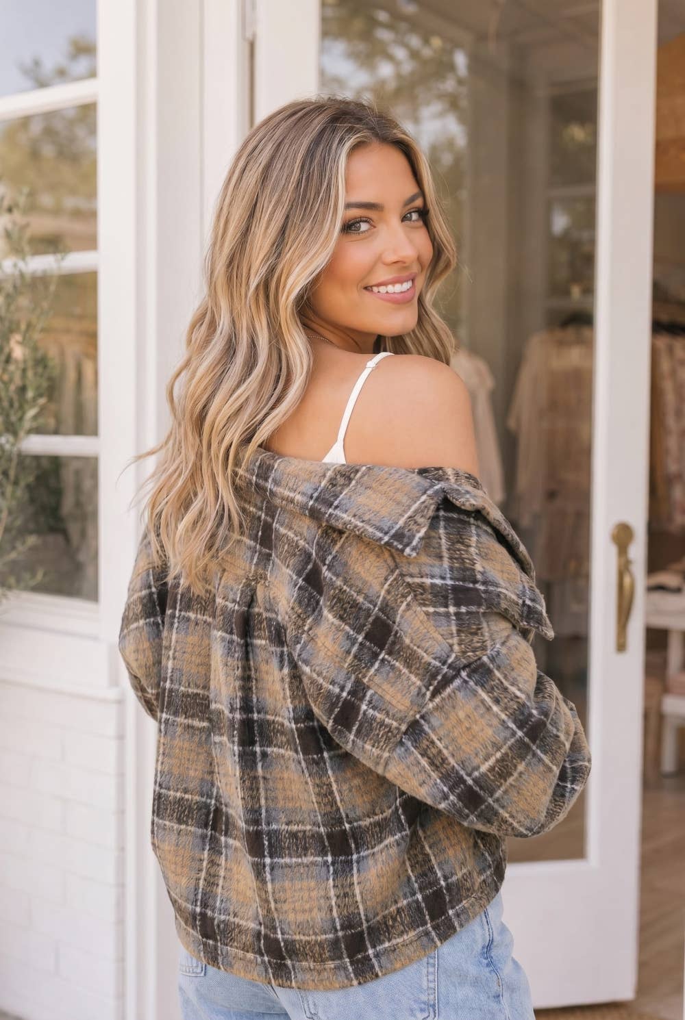 Plaid Oversized Cropped Button Up Shacket: BLACK / L