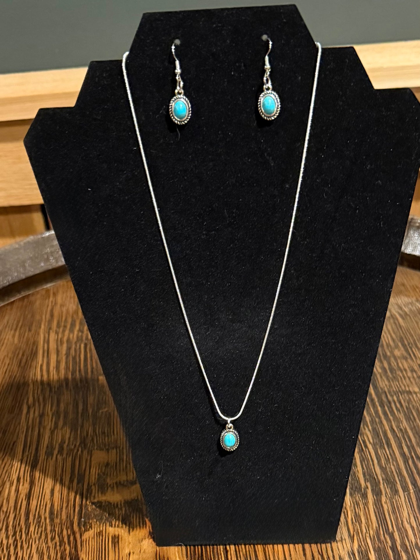 Turquoise pendant necklace and earring set