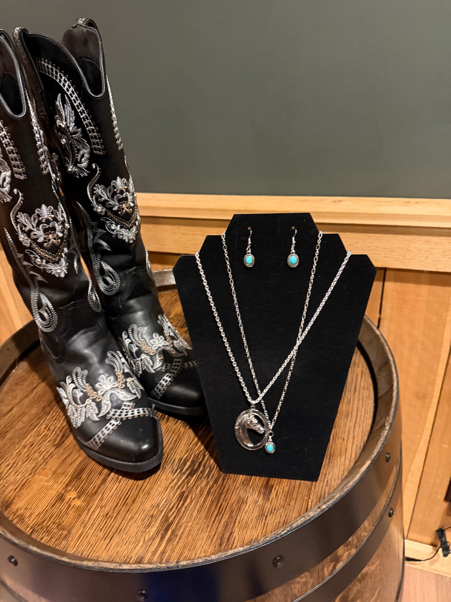 Turquoise pendant figaro chain necklace and earring set