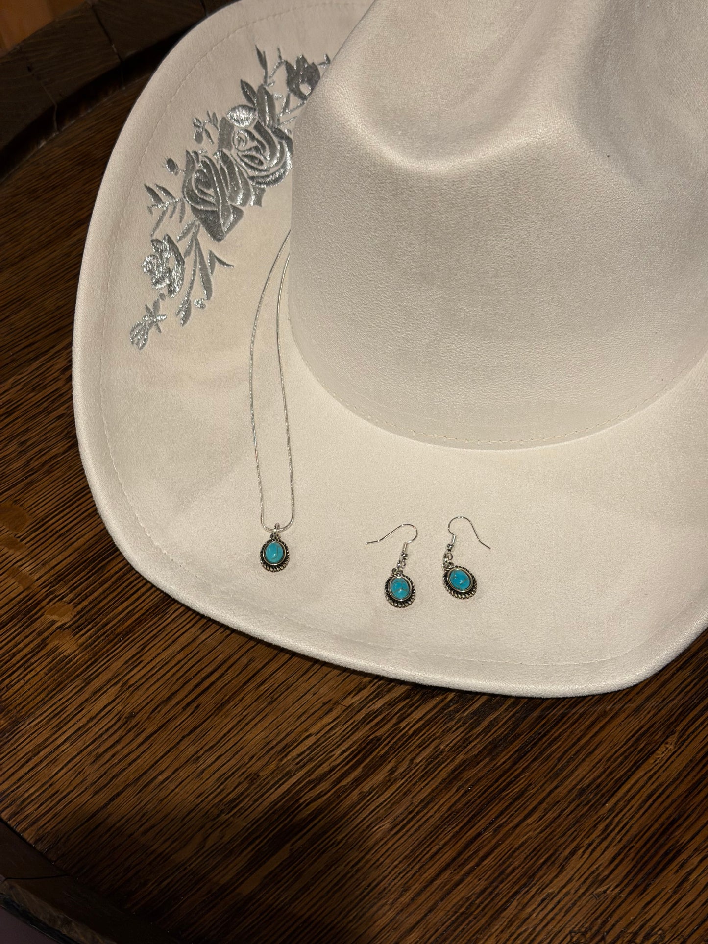 Turquoise pendant necklace and earring set