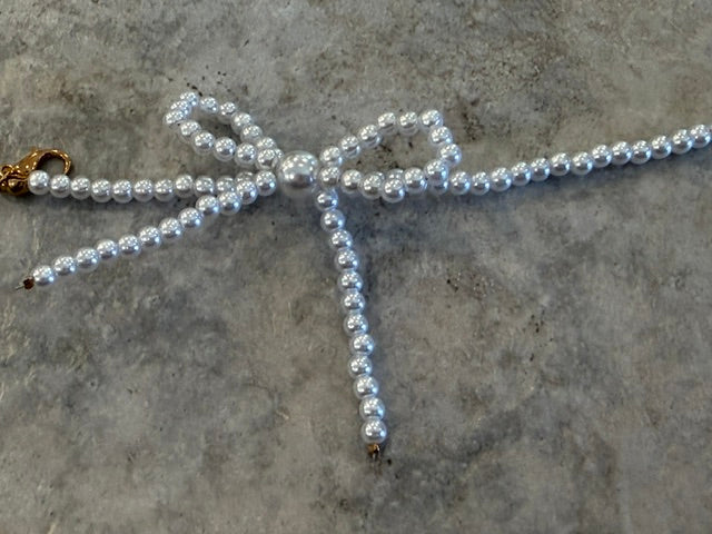 PEARL BOW HAT CHAIN