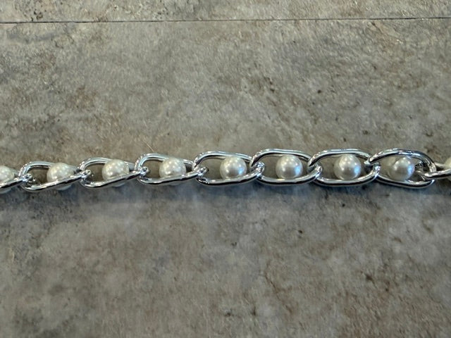 SILVER HAT CHAIN WITH PEARLS