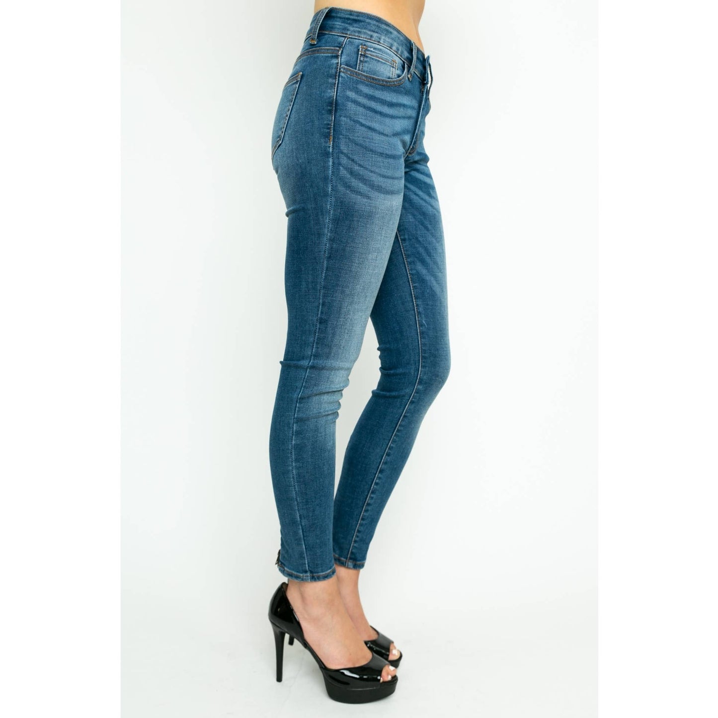 SKINNY JEANS WITH BACK ZIPPER