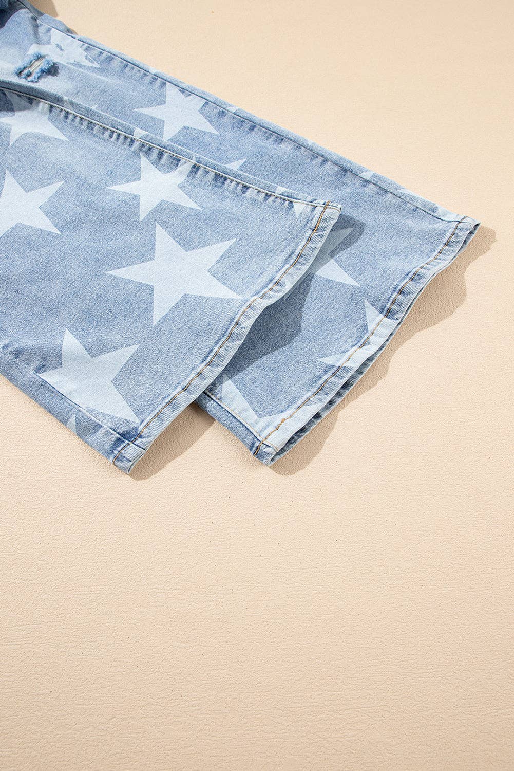 Star Printed Multi Buttons Slit Knee Destroyed Plus Size Jeans
