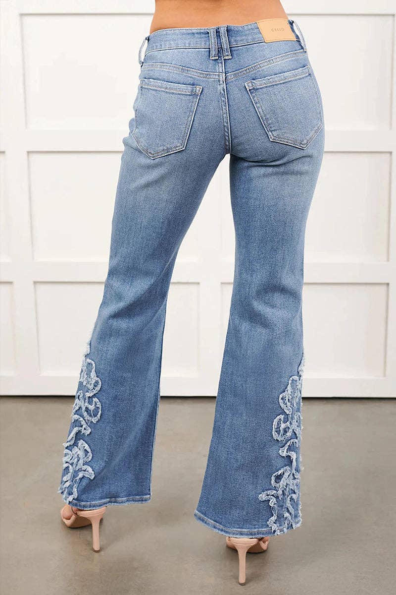 Low Rise Flare Detailed Jeans