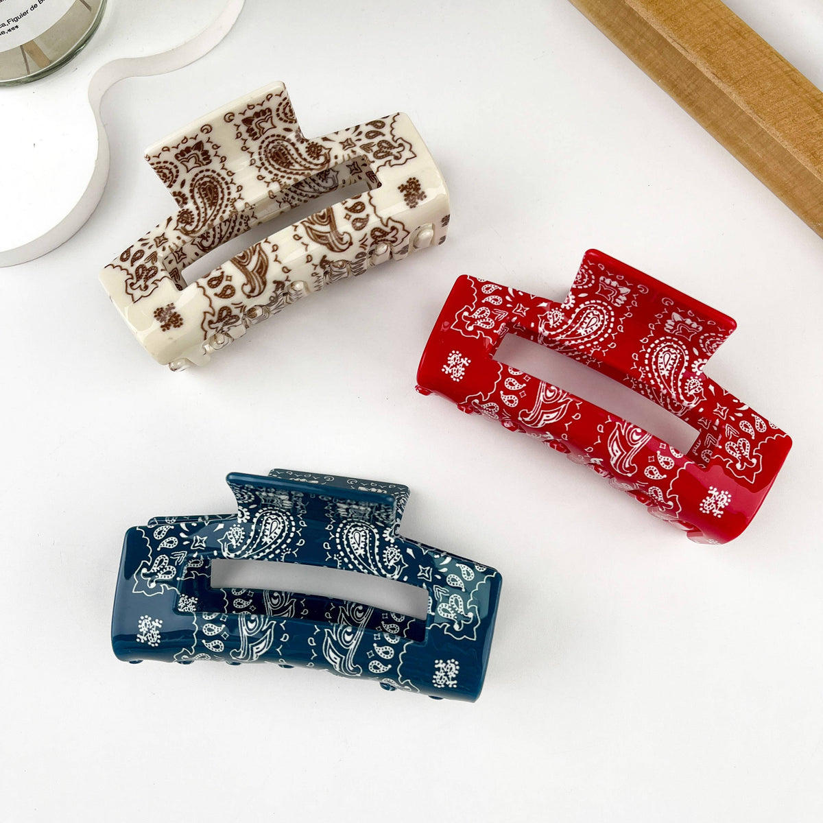 Retro Elegant Hollow Hair Claw Clips: Blue