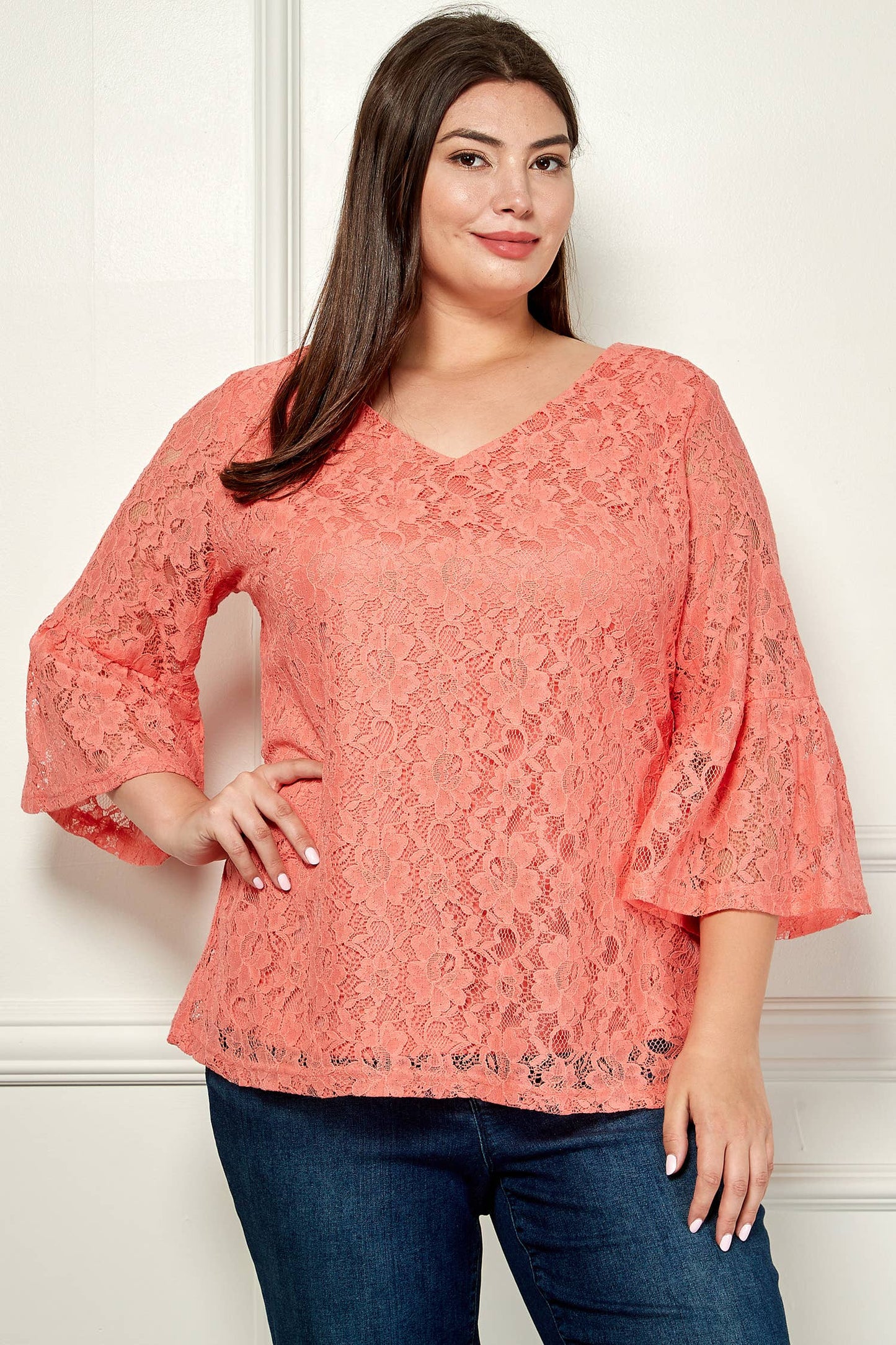 PLUS SIZE V- NECK ELBOW SLEEVE LACE TOP